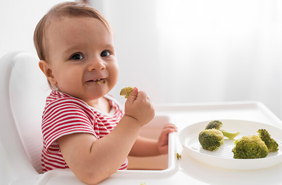 Dr. Peeyoosh's insights on introducing solid foods to toddlers - Motherhood Hospital India