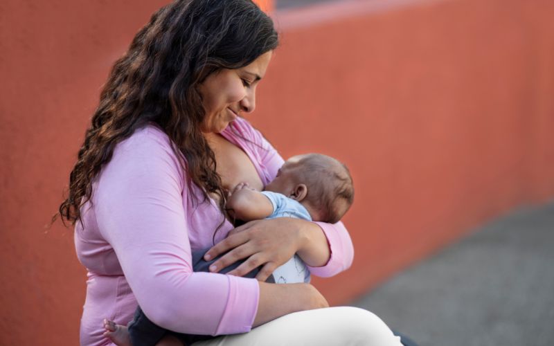 Breastfeeding tips for new mothers and newborns